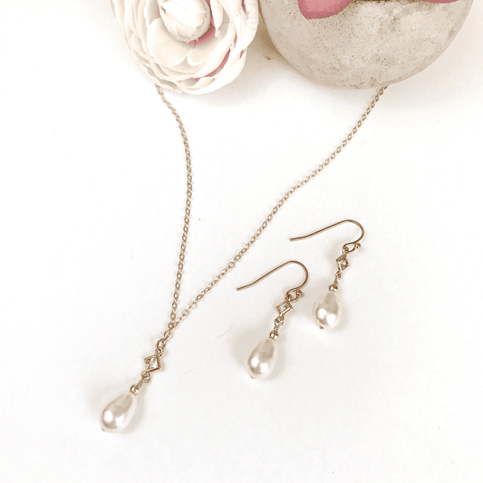 Simple Pearl pendant necklace